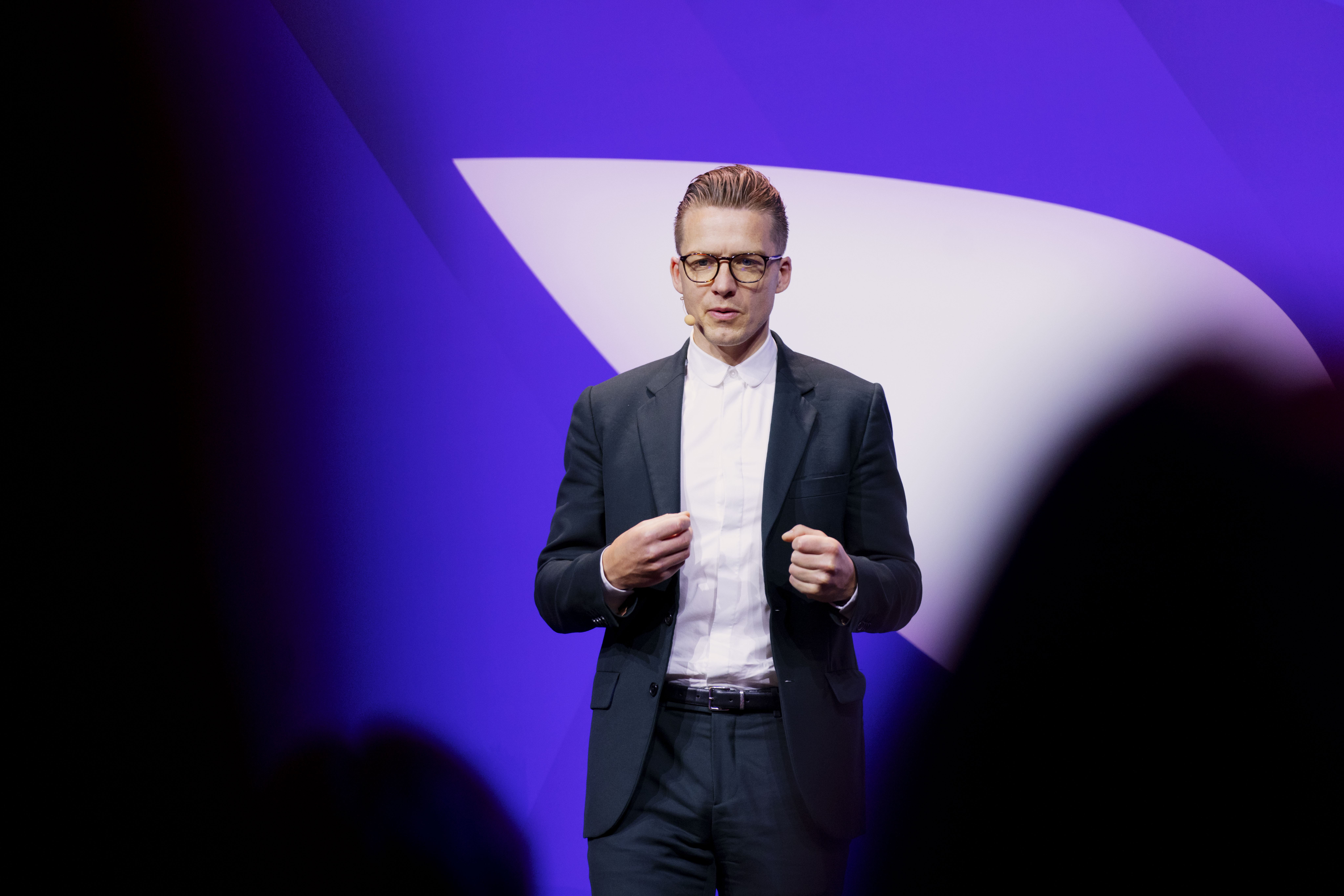 Gareth Winter on stage — Mindvalley U Amsterdam 2025